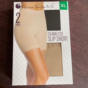 NEW Gloria Vanderbilt seamless slip short 2 pack